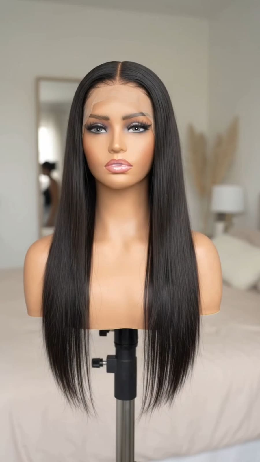 Perruque lisse 13×4 en cheveux humains sur buste